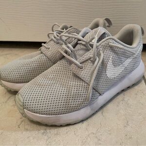 Nike Golf shoes, like new! Size 3 Youth